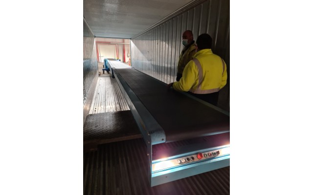 Dyno telescopic belt conveyor for devanning containers