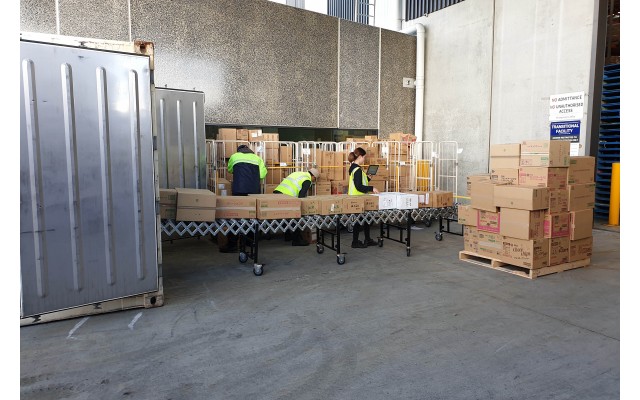 Dyno Conveyors Expandable Mobile Skate Wheel Conveyor for Container Devanning (2)